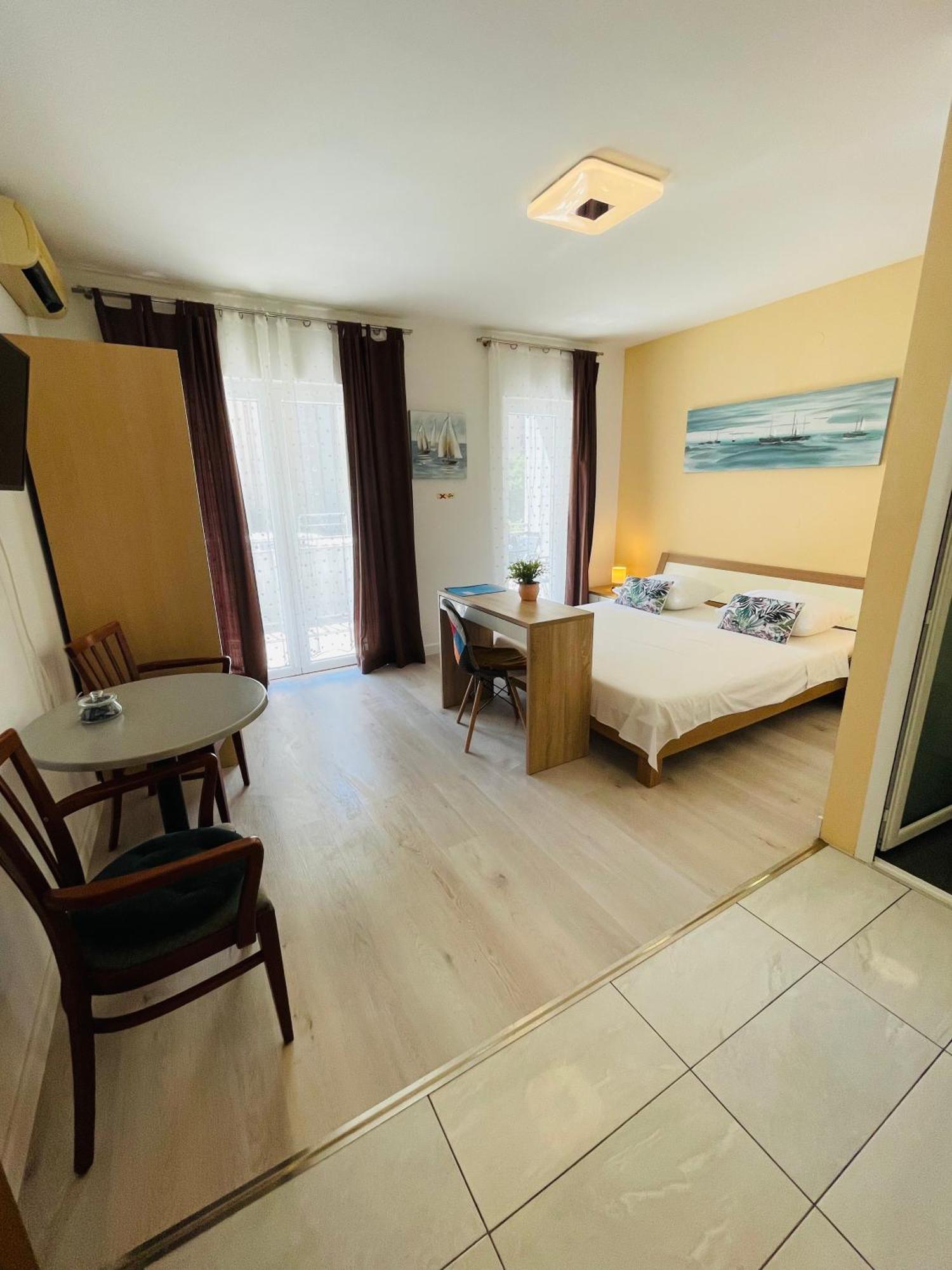 Apartmans And Rooms Madunic I Split Bagian luar foto